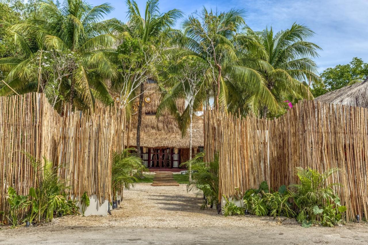 Selina Shared Los Lirios Tulum Esterno foto